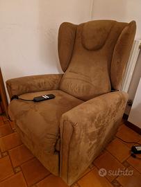 Poltrona relax reclinabile ed elevabile a 2 motori