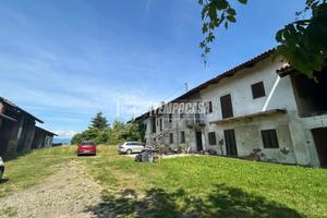 VOLPIANO TERRATETTO CON TETTOIA E MAGAZZINO.