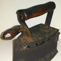 Ferro da stiro antico