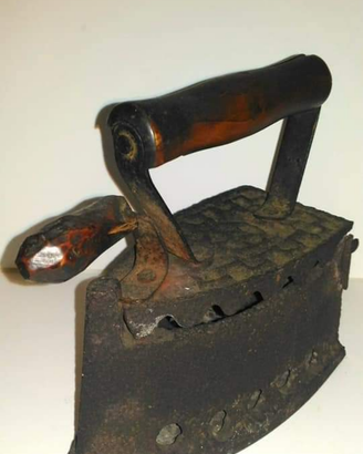 Ferro da stiro antico