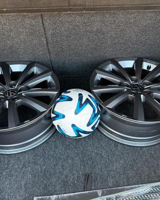 QUATTRO CERCHI DI VOLKSWAGEN