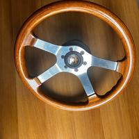 Volante d’epoca in legno per auto classiche