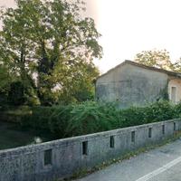 Rustico e terreno nel parco fluviale del Noncello