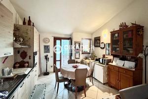 Pula - Trivano con balconi e posto auto