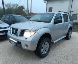 Nissan Pathfinder 2.5 dCi Off road. 7-posti