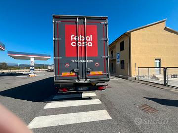 Camion 3 assi come nuovo .con 318000 km
