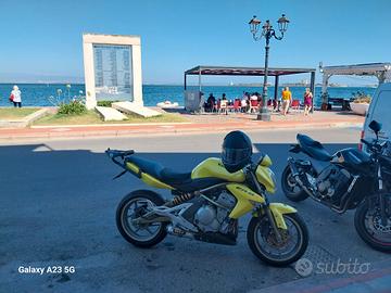 kavasaki ER6N 600 cc