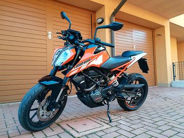 KTM DUKE 125 + SCARICO MIVV + MANOPOLE RISCALDATE