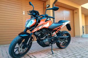 KTM DUKE 125 + SCARICO MIVV + MANOPOLE RISCALDATE