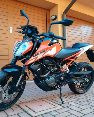 KTM DUKE 125 + SCARICO MIVV + MANOPOLE RISCALDATE