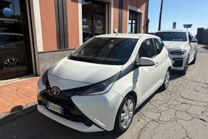 Toyota Aygo 1.0 VVT-i 69 CV 5 porte x-play MMT