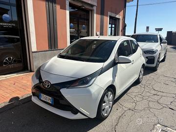 Toyota Aygo 1.0 VVT-i 69 CV 5 porte x-play MMT