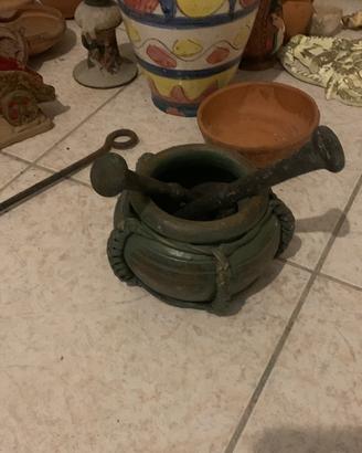 Antico mortaio in bronzo