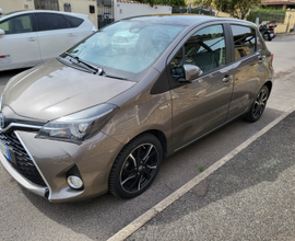 Toyota Yaris hibrid full optional