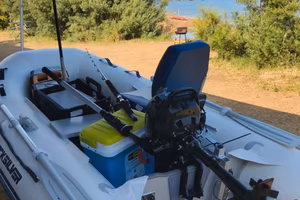 Tender pronto per la pesca.