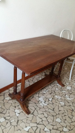 Tavolo in legno antico