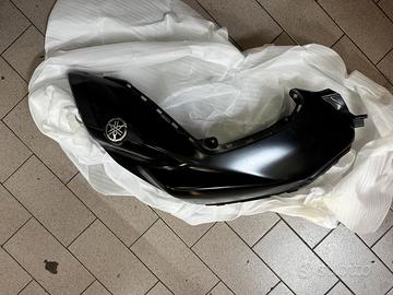 YAMAHA MT 07 2022 CARENA DESTRA COPRISERBATOIO