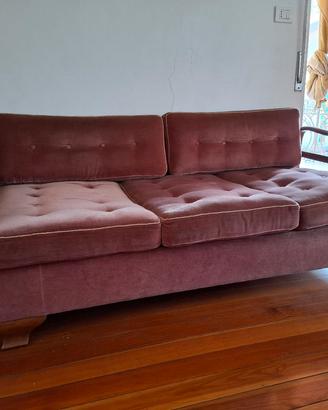 Divano legno con cuscini velluto rosa antico