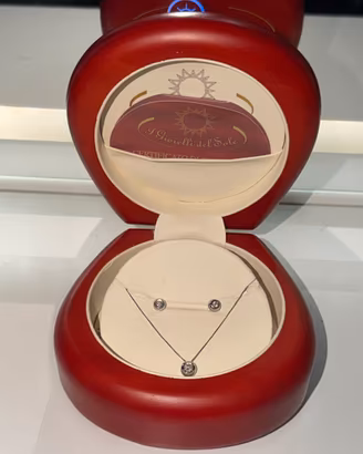 Completo in oro bianco 18kt con diamanti naturali