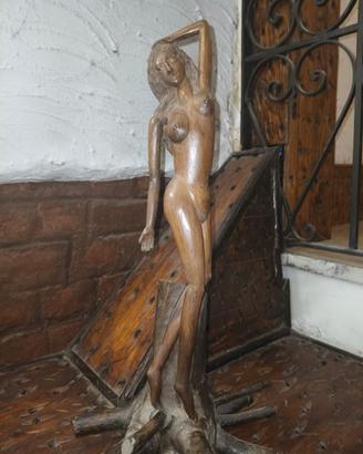 Scultura artigianale in legno . Anni 80