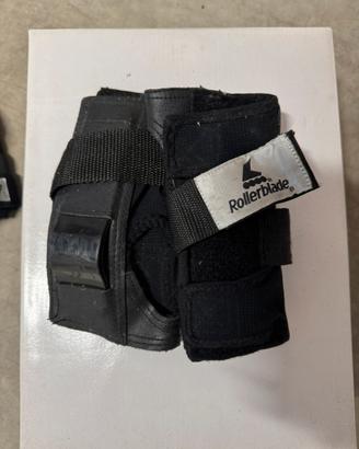 Polsiere protettive pee pattini a rotelle