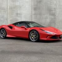 Ferrari F8 Tributo - sollevatore - volante Led