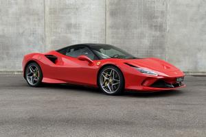 Ferrari F8 Tributo - sollevatore - volante Led