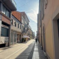 Locale in corso manthone'