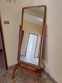 Specchio da terra basculante in legno – Vintage
