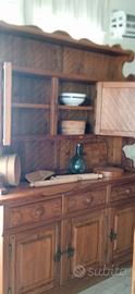 Credenza interamente in legno di pino massello.