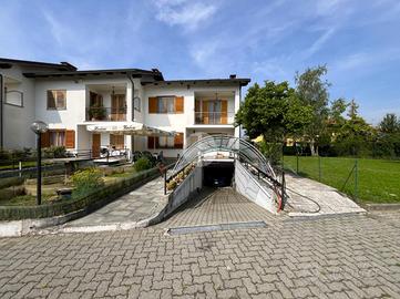 VILLA A SCHIERA A IVREA