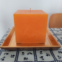 Grande candela profumata quadrata giallo arancio