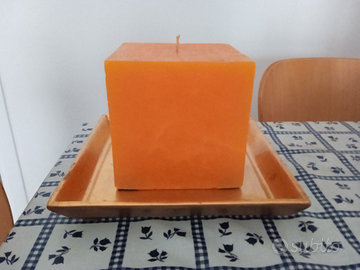 Grande candela profumata quadrata giallo arancio