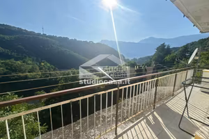Appartamento di 130 m² con 5 locali e posto auto a