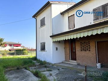 PORZIONE DI ABITAZIONE CON AMPIO GIARDINO PRIVATO