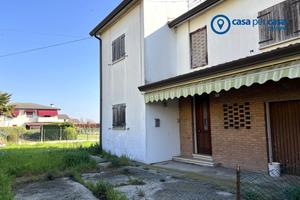 PORZIONE DI ABITAZIONE CON AMPIO GIARDINO PRIVATO