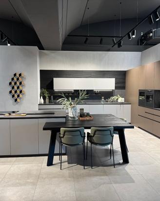Cucina moderna con isola scontata di alto valore