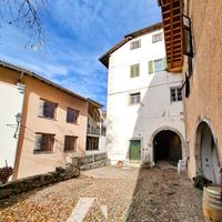 Palazzo nel centro di Montagna