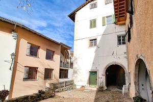 Palazzo nel centro di Montagna