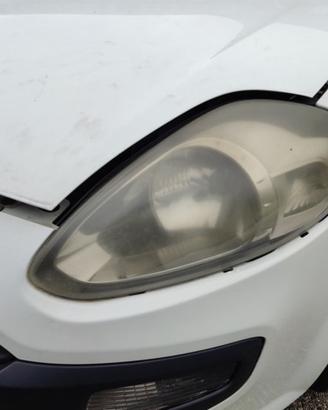 Proiettore sinistro FIAT GRANDE PUNTO del 2011
