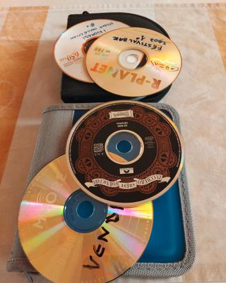 contenitori pieni di vecchi CD.