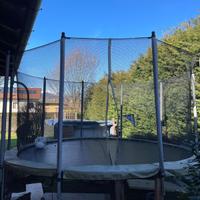 Trampolino elastico , parallele da giardino