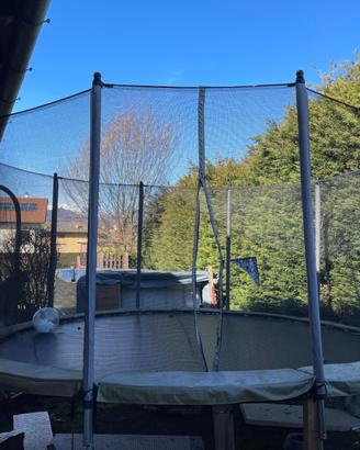 Trampolino elastico , parallele da giardino