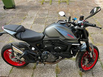 Ducati monster 937