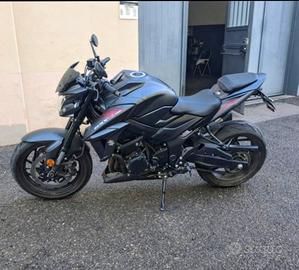 Suzuki gsx s 750