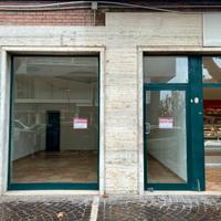 Locale commerciale uso ufficio/negozio