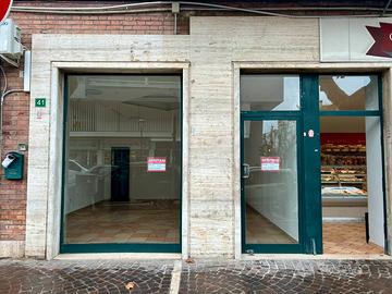 Locale commerciale uso ufficio/negozio