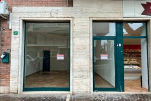 Locale commerciale uso ufficio/negozio