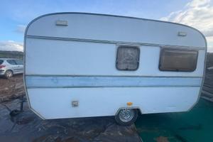 Roulotte con documenti 4,80 mt 4 posti