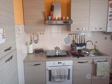 cucina completa di elettrodomestici 